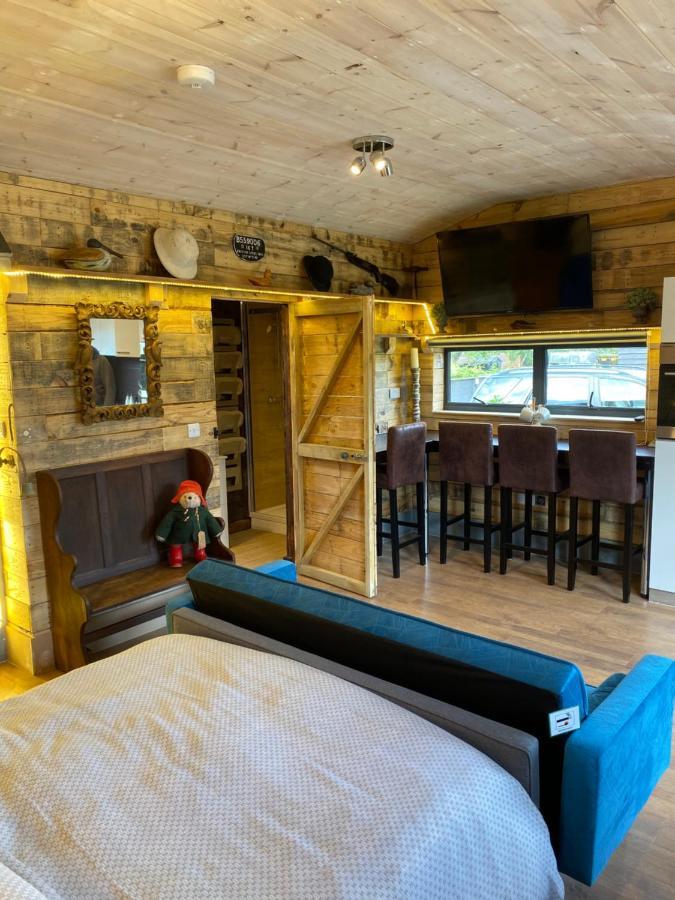 Willow Court Farm Studio East & Petting Farm, 8 Mins To Legoland & Windsor, 15 Mins To Lapland Uk Dış mekan fotoğraf