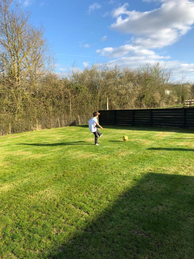 Willow Court Farm Studio East & Petting Farm, 8 Mins To Legoland & Windsor, 15 Mins To Lapland Uk Dış mekan fotoğraf